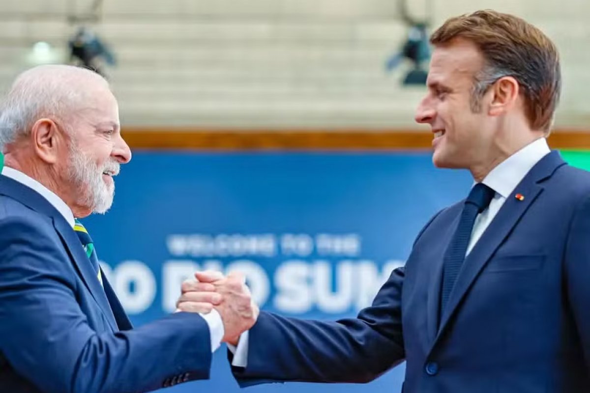 Lula e Macron conversam sobre acordo de paz no leste europeu: 'Rússia e Ucrânia na mesma mesa'