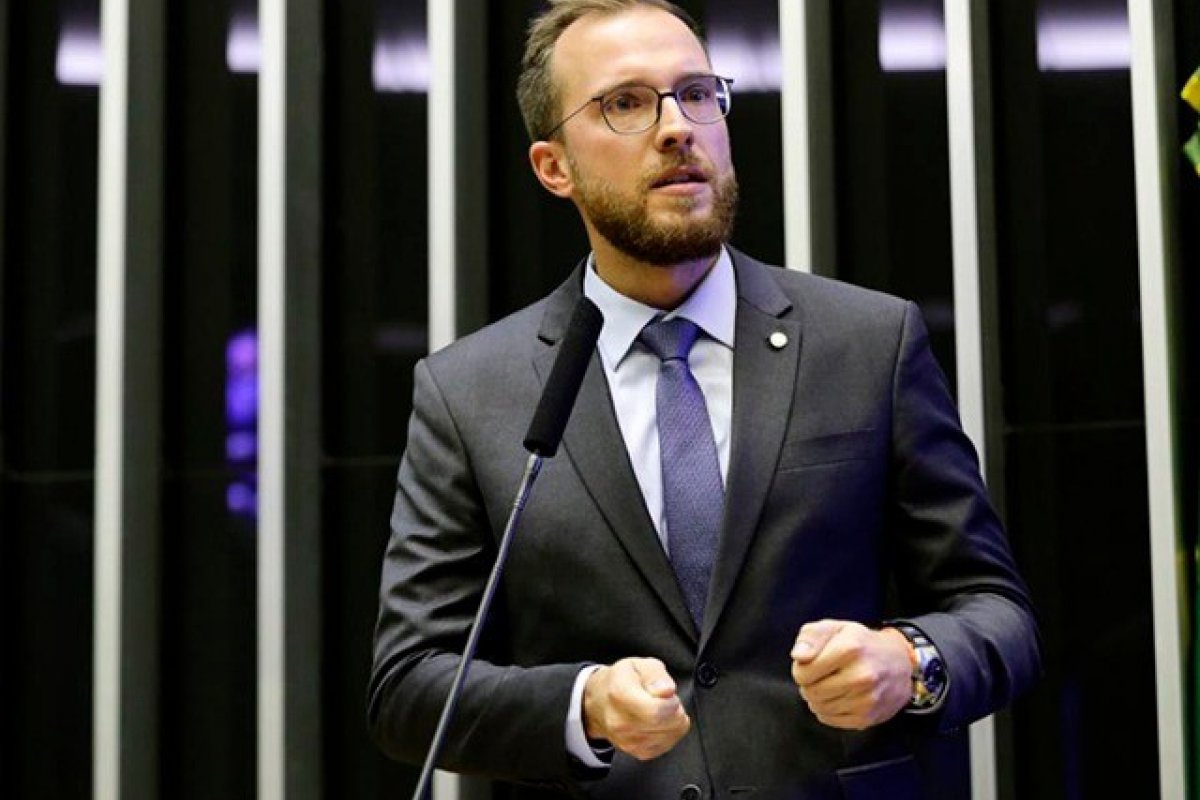 Deputado federal apresenta projeto de lei para acabar com meia-entrada em eventos