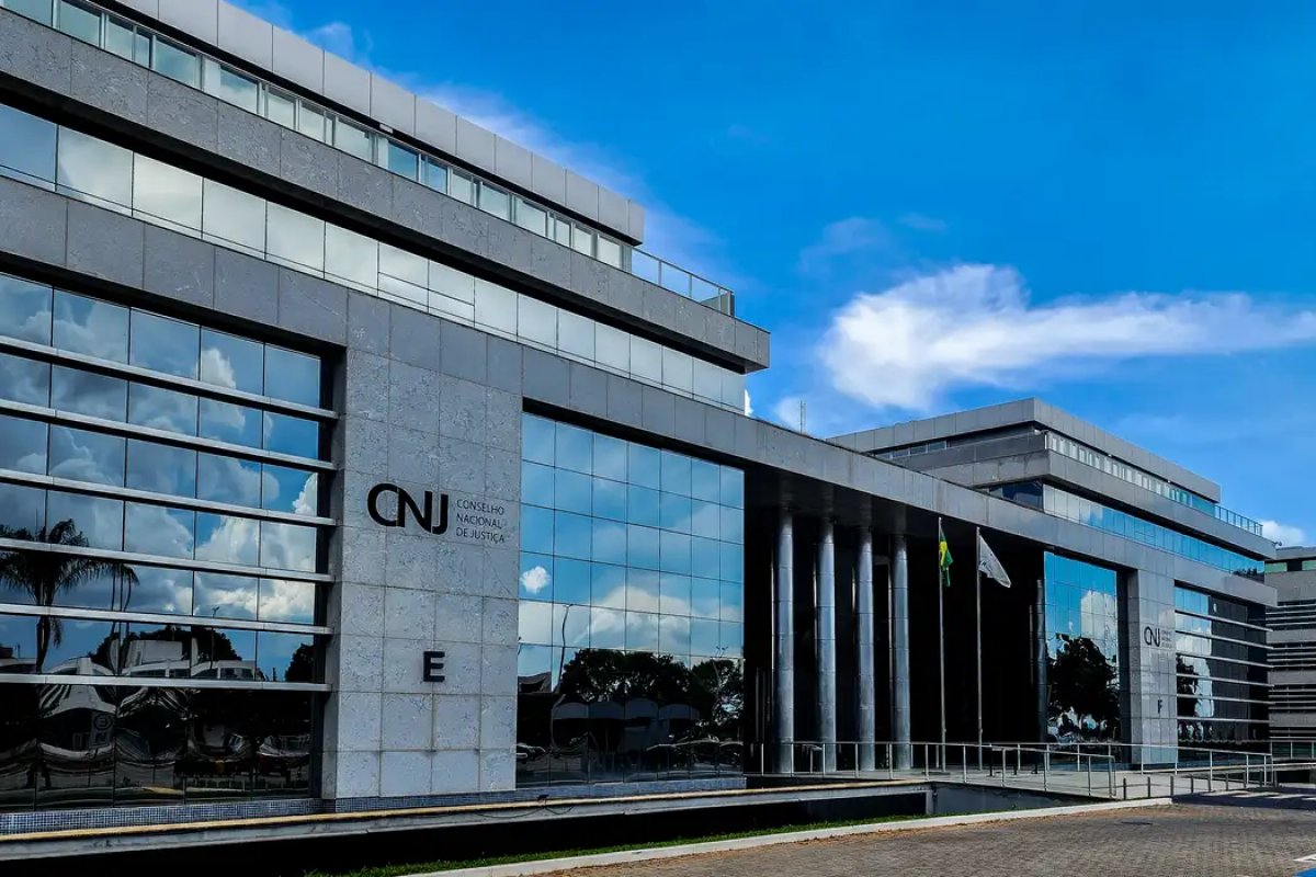 Regra do CNJ aprova medidas escritas por IA e revisadas por juiz