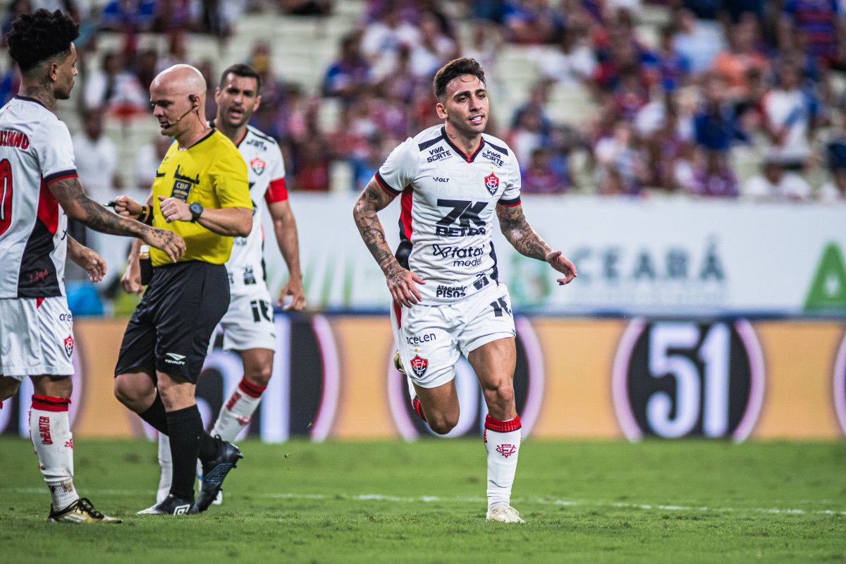 Vídeo: Vitória vence Fortaleza de virada e se isola na liderança do Grupo A da Copa do Nordeste; confira os gols