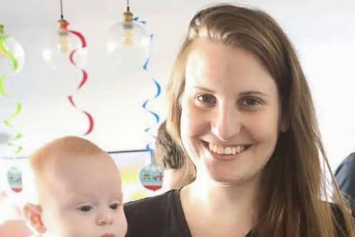 Vídeo: Hamas entrega corpos de bebê, criança, mãe e idoso em caixões para Israel