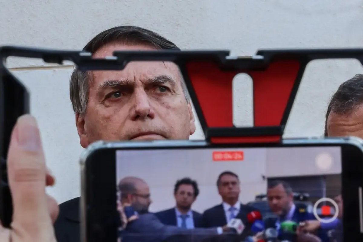 ‘Mundo está atento ao que se passa no Brasil’, diz Bolsonaro ao chamar denúncia da PGR de truque