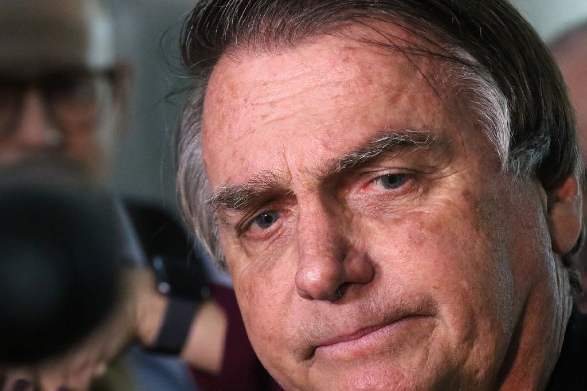 Bolsonaro solicita 83 dias para anunciar defesa na denúncia sobre golpe