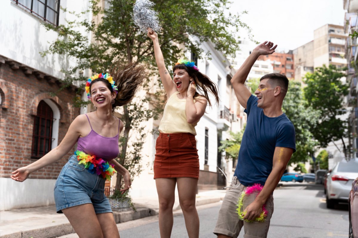 Especialista dá dicas de cuidados com a saúde e prevenção de lesões durante o Carnaval!