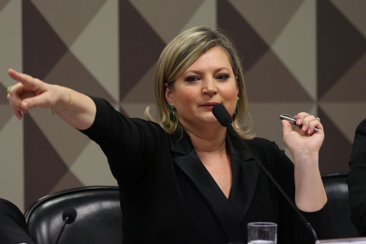 "Apoiaria Bolsonaro novamente", afirma Joice Hasselman