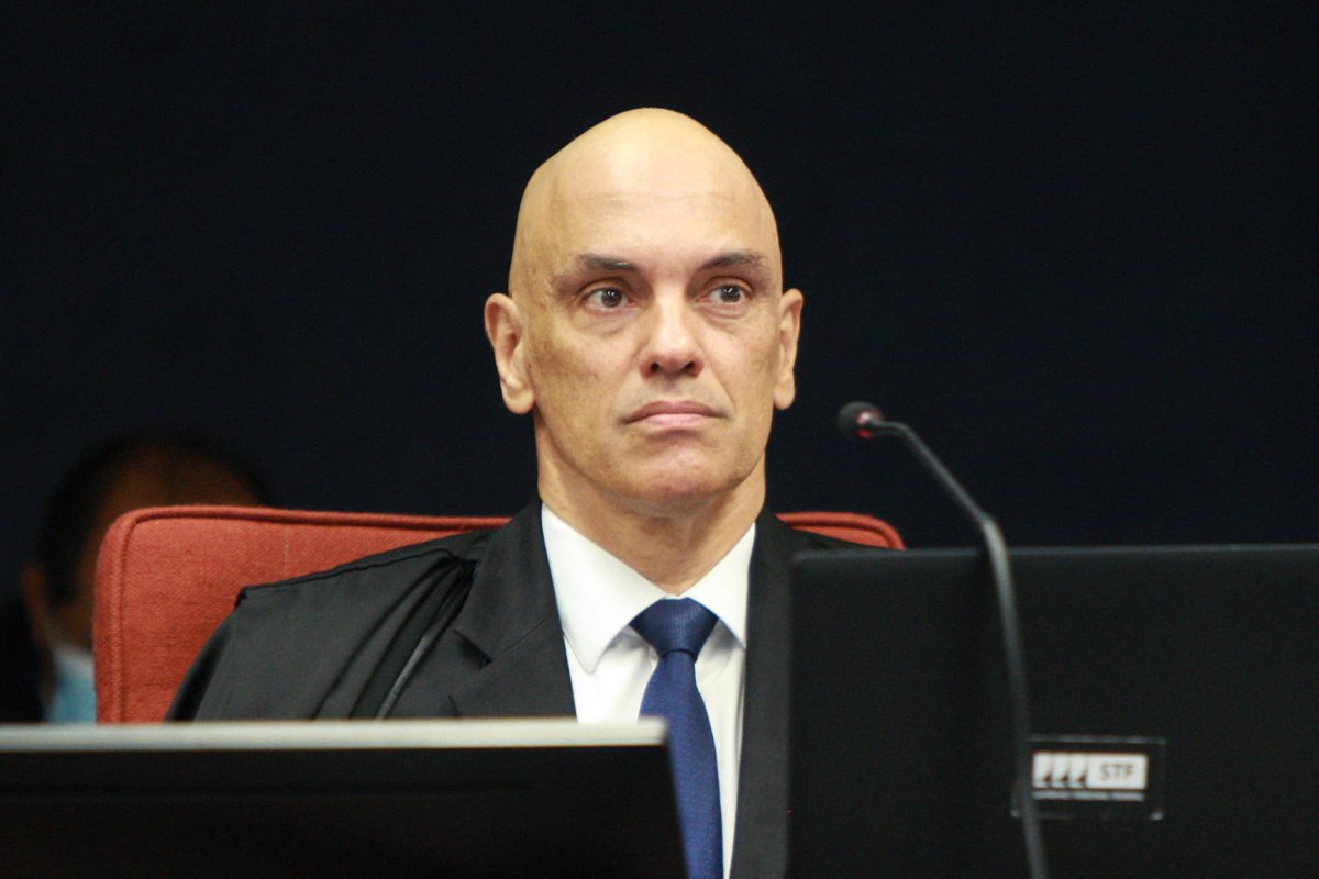 Moraes desativa conta no X em meio a embates com empresa de Musk