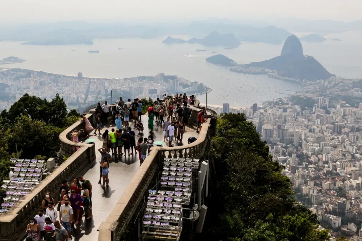 Brasil registra aumento de 55% no número de turistas internacionais, em comparação a janeiro de 2024