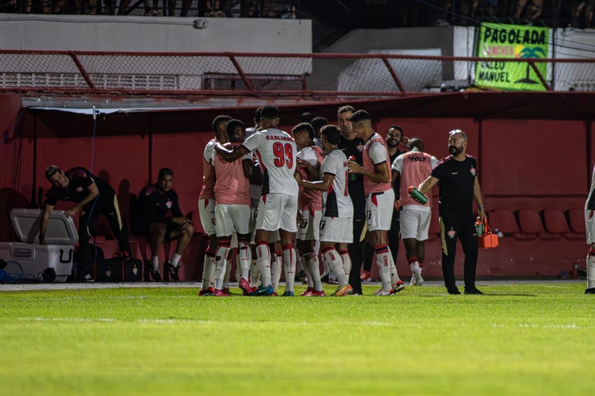 Com time misto, Vitória vence Atlético de Alagoinhas e consagra liderança na fase de grupos