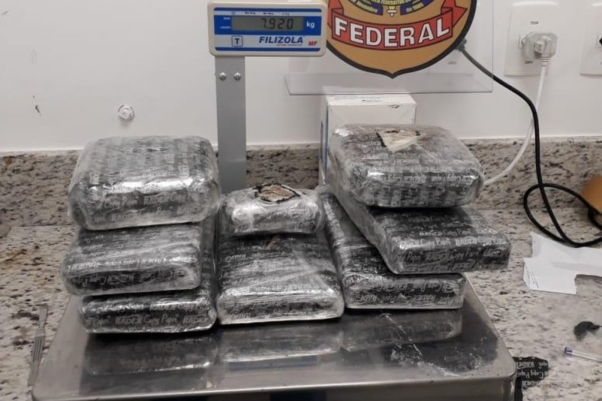Mulher é detida com quase oito quilos de cocaína no Aeroporto de Salvador
