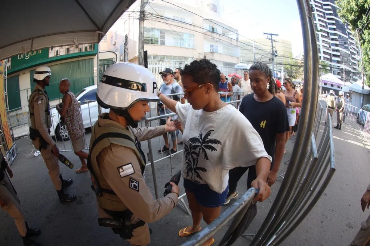 Carnaval de Salvador reforça segurança com quatro portais de abordagem a mais em 2025