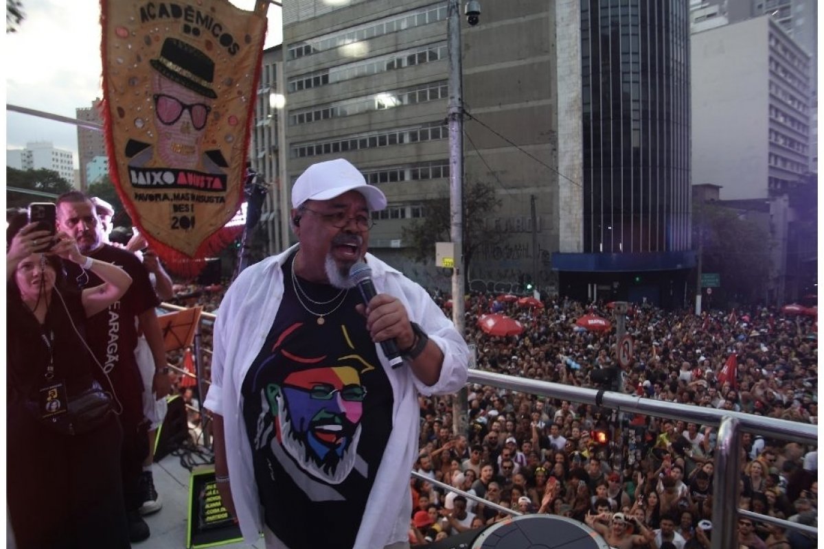 Acadêmicos do Baixo Augusta celebra a trajetória de Jorge Aragão em mais um desfile que entra para a história do carnaval paulistano! 