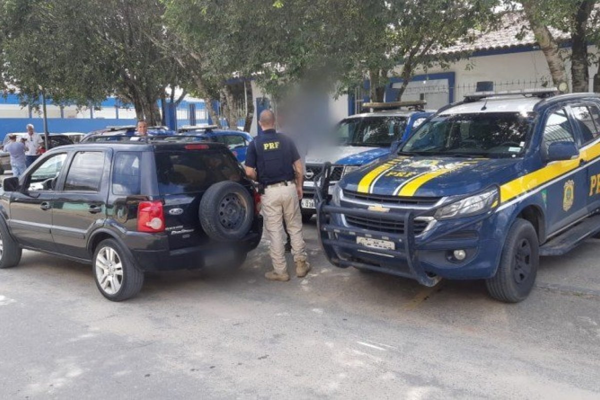 Homem é preso com carro adulterado em Teixeira de Freitas, sul da Bahia