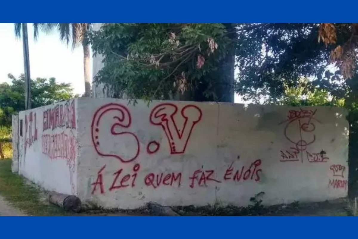 Governo do RJ negocia com EUA para reconhecer Comando Vermelho como organização criminosa internacional e combater facção em território estadunidense