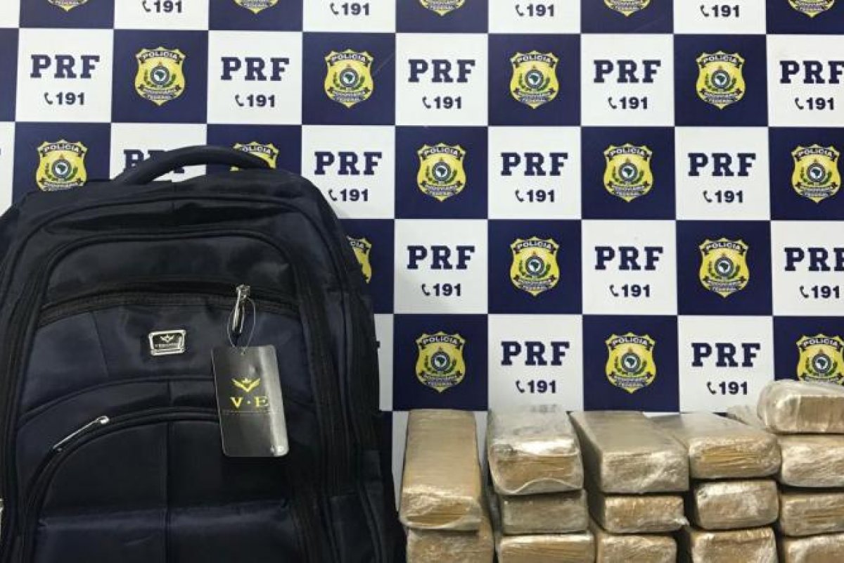 Homem é preso com 12kg de maconha dentro de mochila