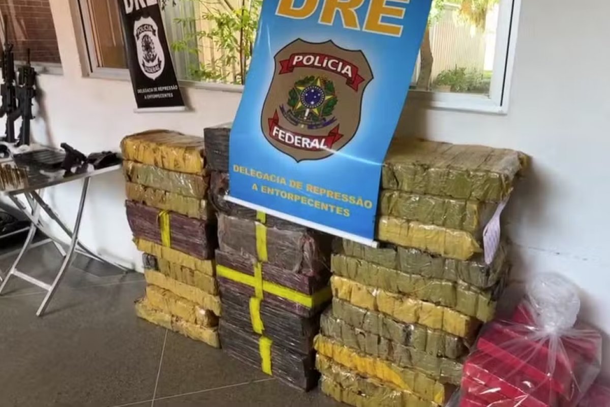 Caminhoneiros são presos em flagrante com quase 400 kg de drogas e armas na Bahia