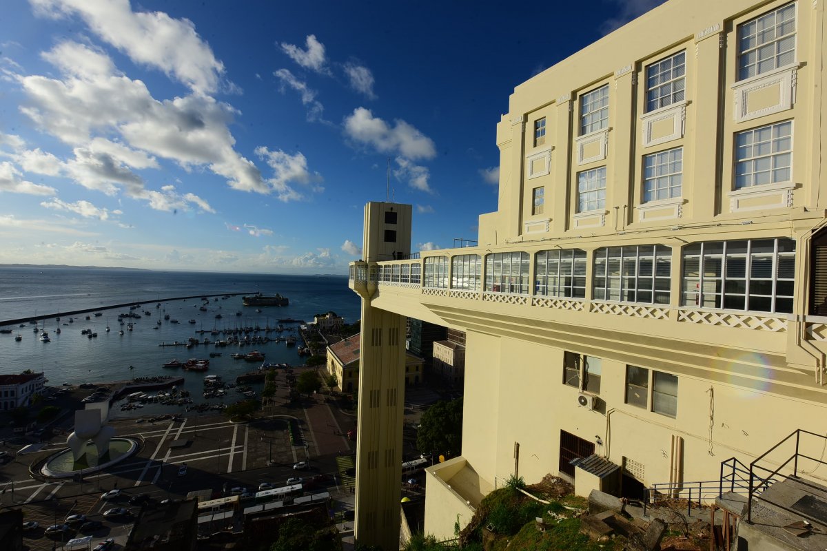 Cabines climatizadas, nova tarifa e mais: Elevador Lacerda volta a funcionar após 10 meses de reformas