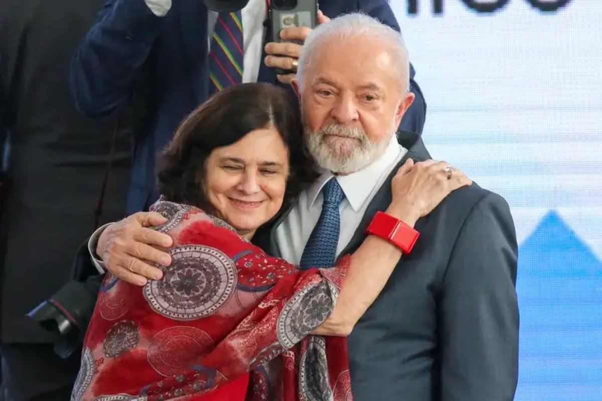 Lula demite Nísia, confirma Padilha na Saúde e dá início a reforma ministerial