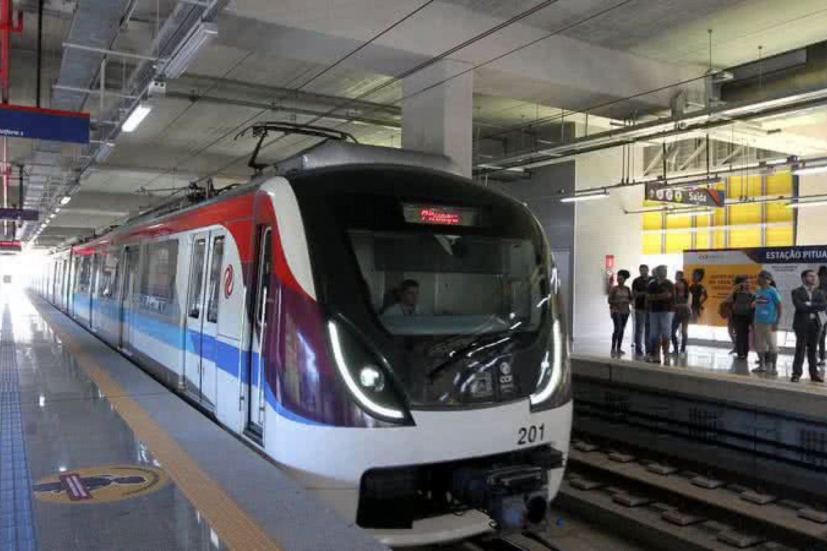 Trecho da Linha 2 do metrô registra lentidão entre o Acesso Norte e Rodoviária