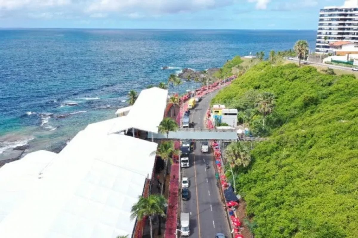 Justiça determina interdição imediata de passarela que liga Morro do Ipiranga a camarotes no Carnaval