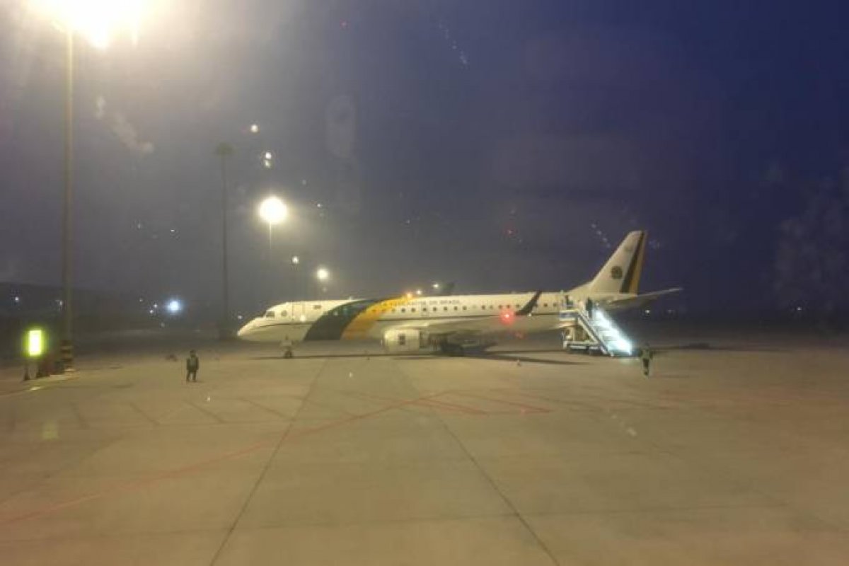 Aviões que trazem brasileiros de Wuhan devem chegar às 3h