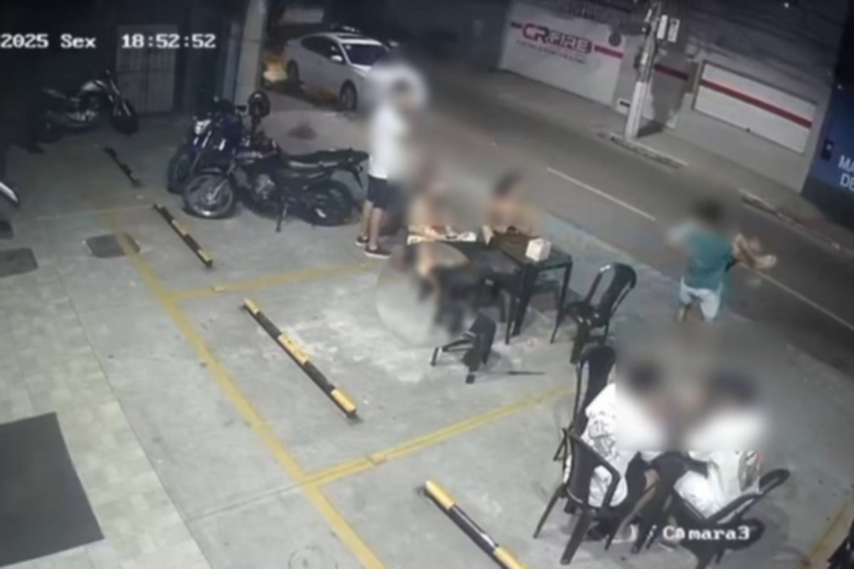 Vídeo: homem é flagrado ao arremessar criança em lixeira após desentendimento