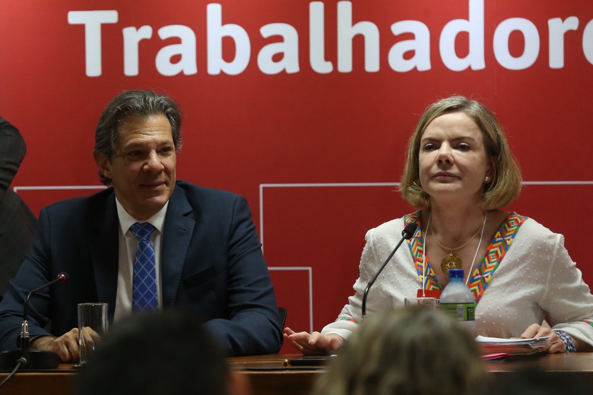 Haddad e Gleisi Hoffman já conversaram após Lula confirmá-la como ministra