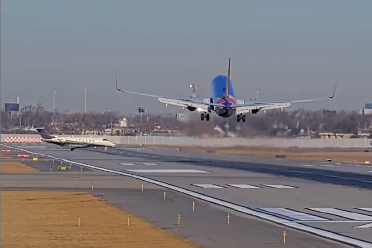 Vídeo: Avião arremete e evita colisão com jatinho nos Estados Unidos