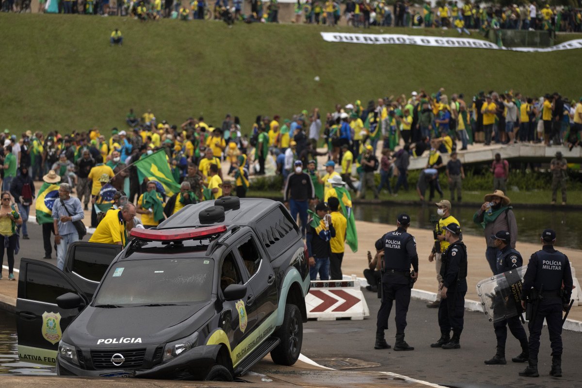 Forças Armadas 'foram usadas' por Bolsonaro, diz nova presidente do STM