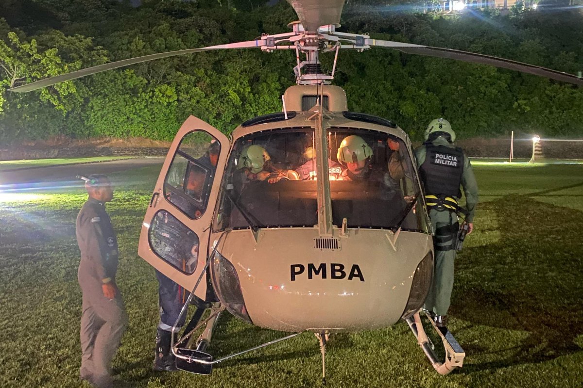 Folião é resgatado de helicóptero pelo Graer no Carnaval de Salvador