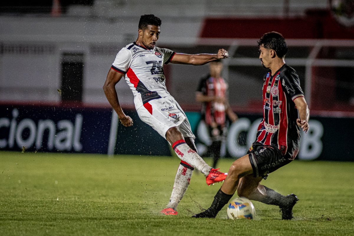 Vídeo: Vitória atropela Atlético de Alagoinhas e põe um pé na final do Baiano; confira os gols do Leão