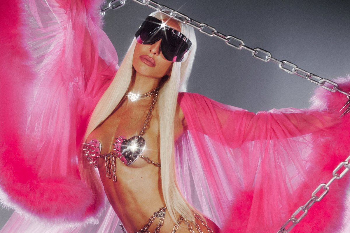 Sabrina Sato abre oficialmente o Carnaval 2025 com fantasia futurista!