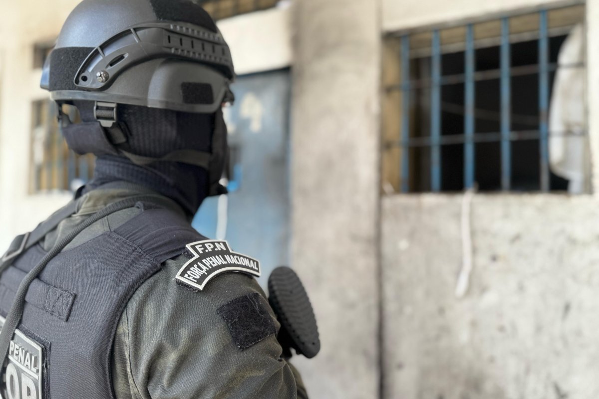 Celulares, drogas, anotações suspeitas são encontradas no Presídio Salvador