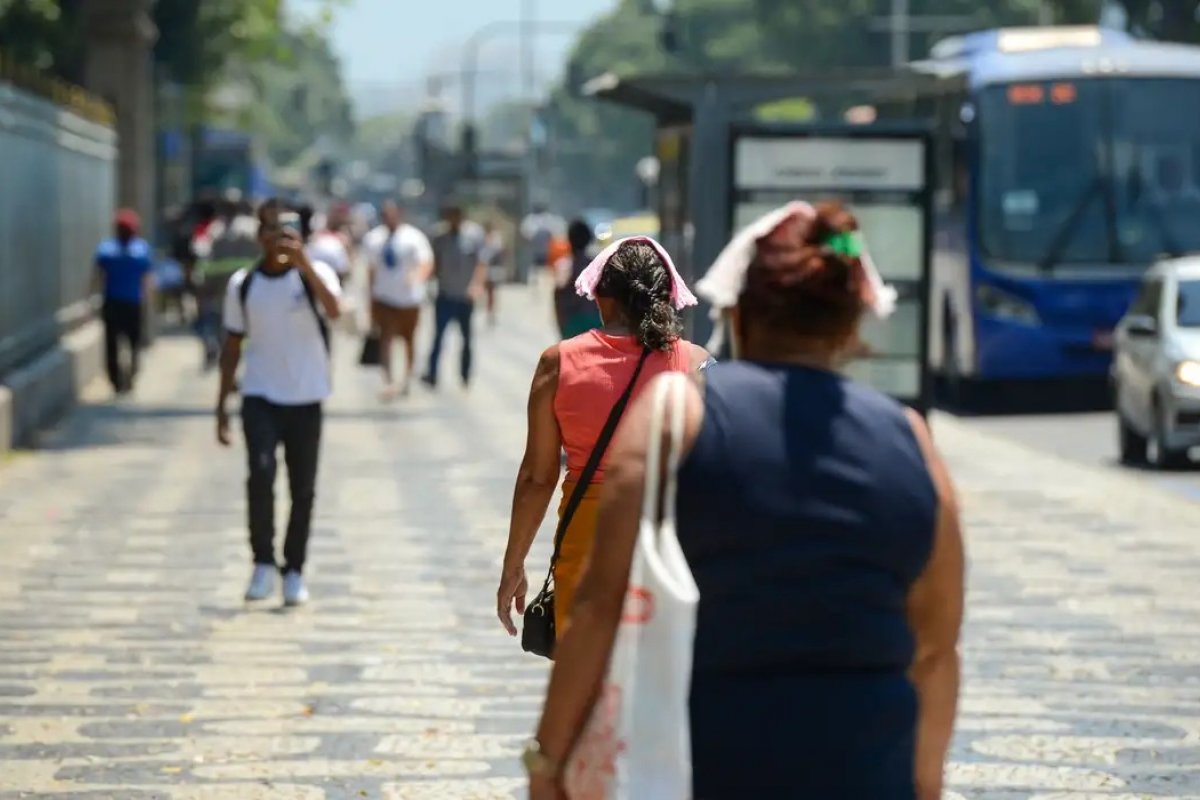 Onda de calor deve permanecer até o dia 10 de março; entenda