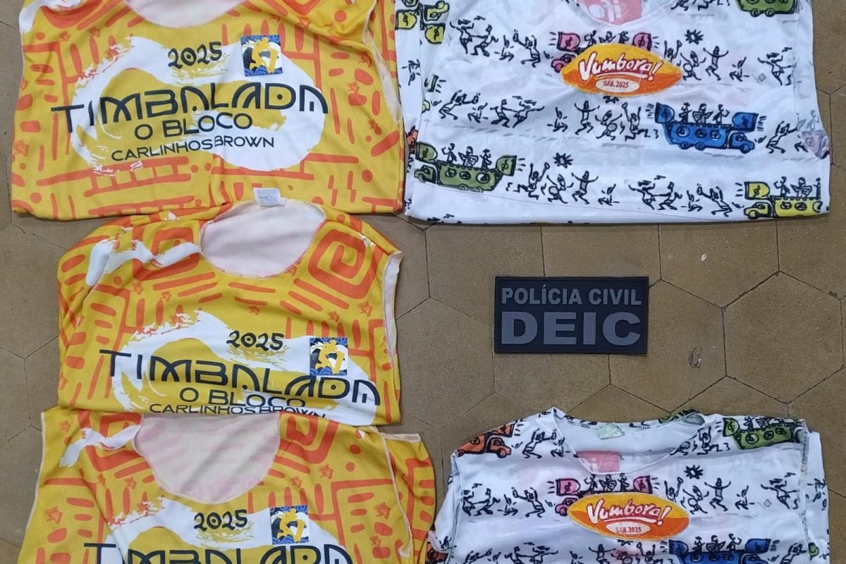 Polícia Civil apreende abadás falsificados na Barra, em Salvador 