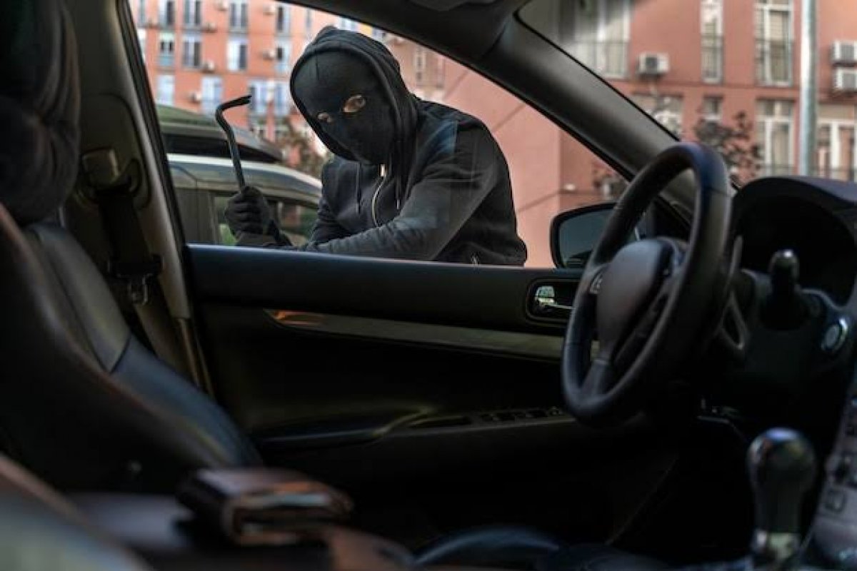 Veja dicas para evitar roubos e furtos do carro na rua