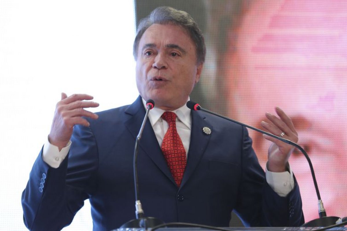 "Moro seria um ministro ainda mais eficiente se tivesse a cobertura do presidente", afirma Álvaro Dias