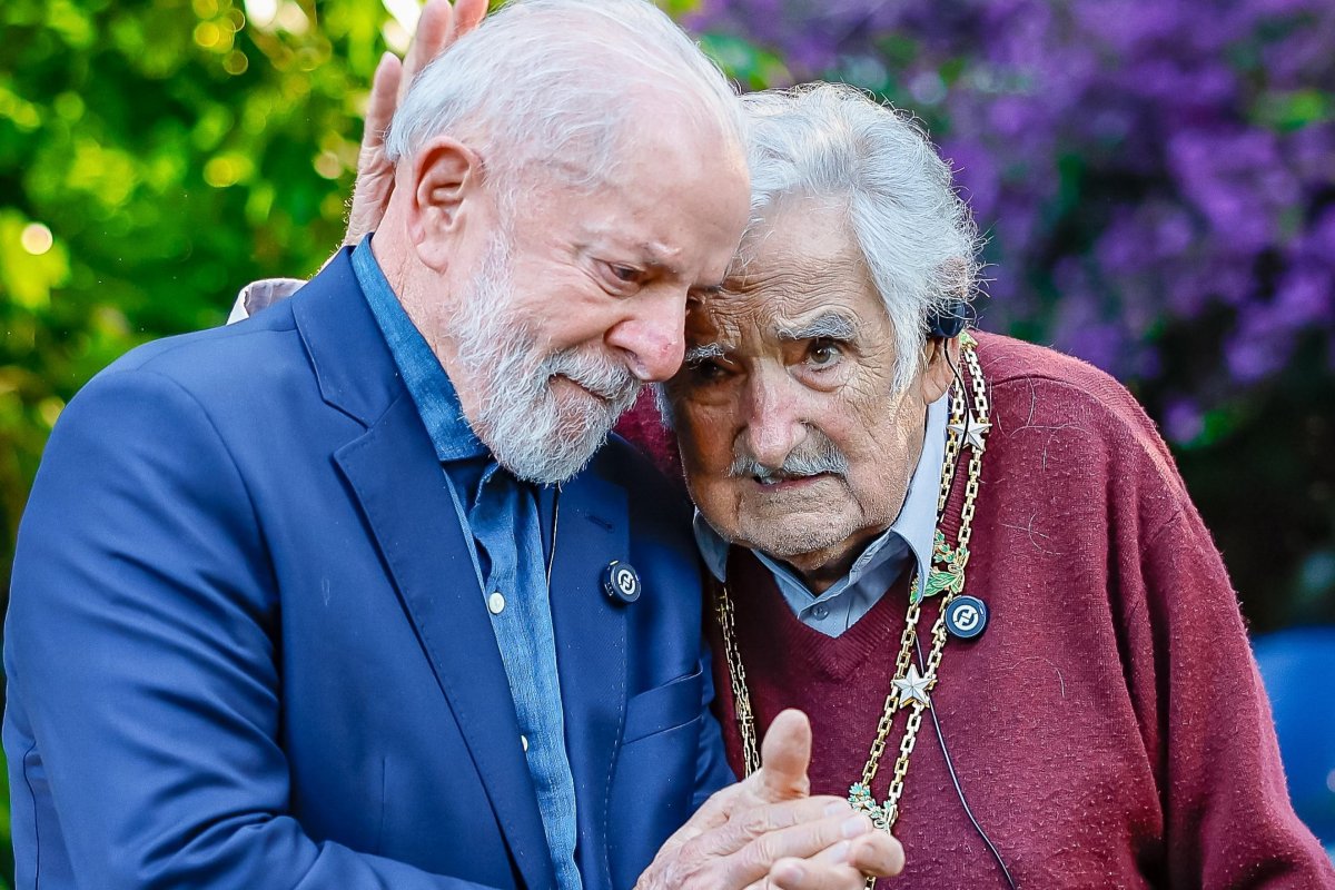 Lula se encontra com Pepe Mujica e deseja 'vida longa' ao ex-presidente