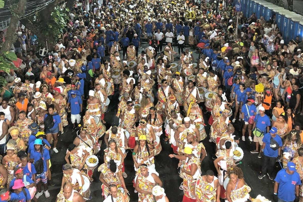 Vídeo: Primeiro bloco afro do Brasil, Ilê Aiyê desfila no Campo Grande