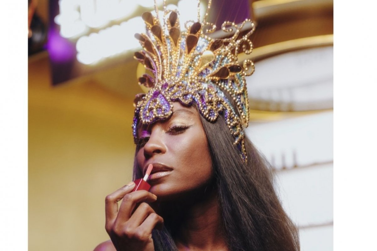 Jeniffer Dias brilha na Sapucaí e celebra suas raízes no samba!