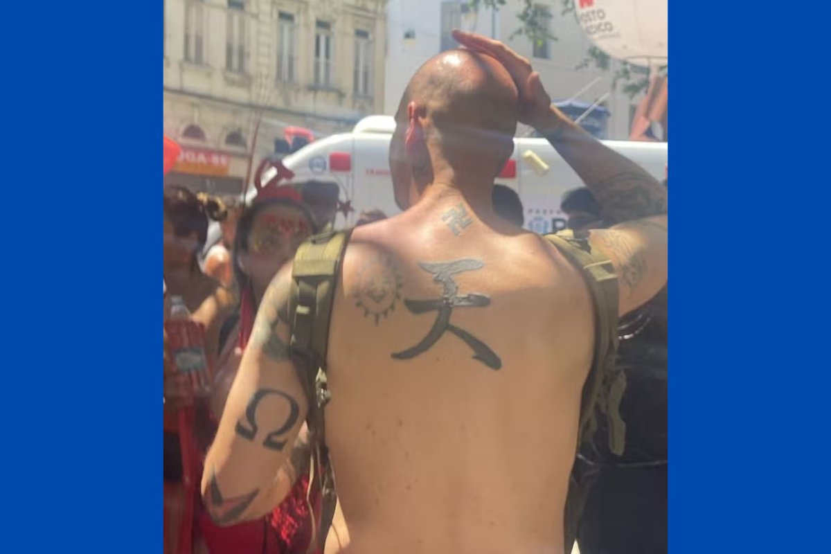 Turista estrangeiro com tatuagens nazistas é agredido em bloco carnavalesco no Rio de Janeiro