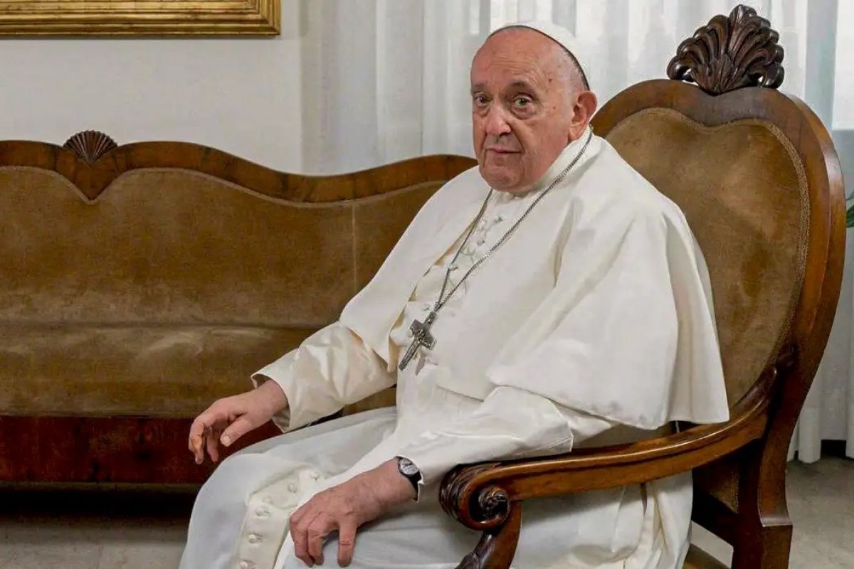 Papa Francisco passou noite sem precisar de ventilação mecânica, diz Vaticano