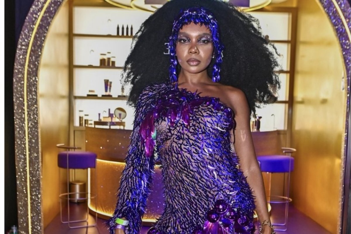 Em camarote da Sapucaí, Thelminha comenta sobre o quarto lugar da Mocidade Alegre no Carnaval de São Paulo!