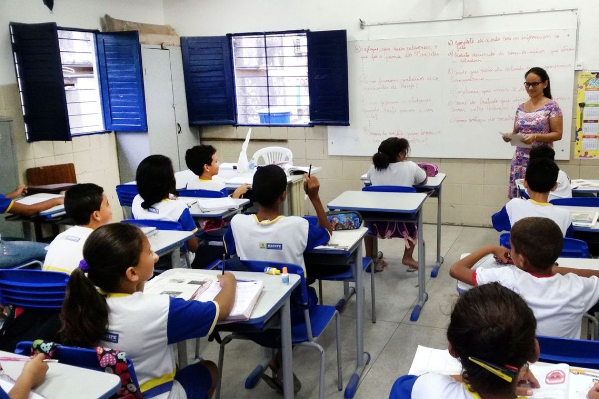40% dos professores do ensino médio não são formados na disciplina que atuam, revela Censo