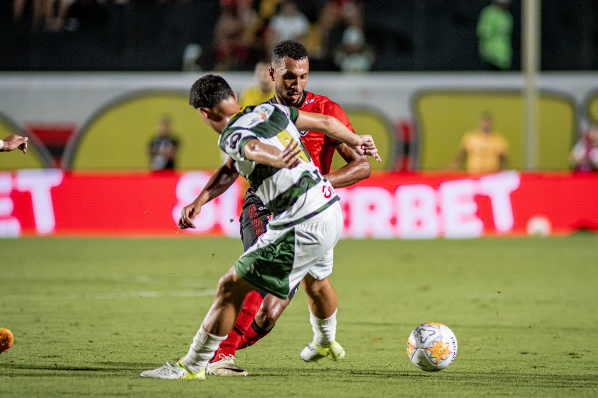 Vídeo: Vitória sofre empate do Altos-PI e perde liderança do Grupo A da Copa do Nordeste; confira o gol do Leão