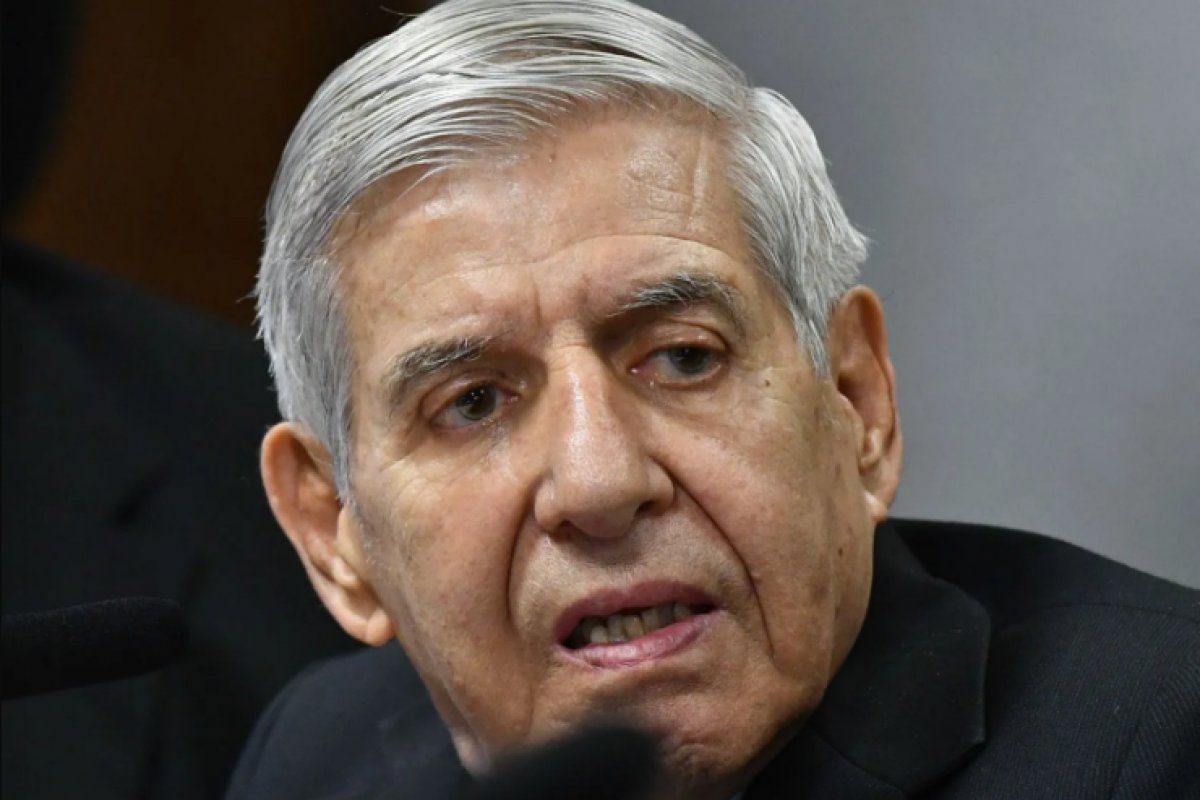 Augusto Heleno apresenta defesa ao STF e contesta denúncia sobre tentativa de golpe