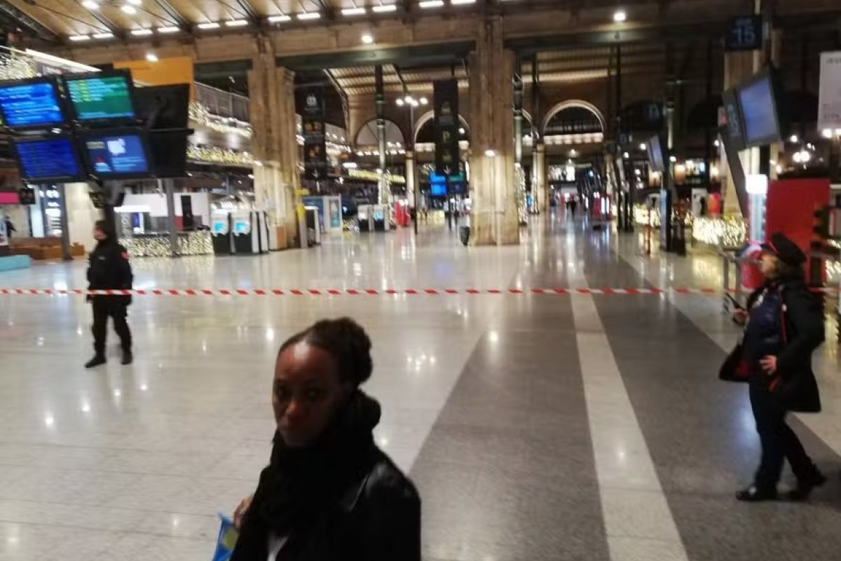 Bomba não detonada da 2ª Guerra Mundial paralisa trens em Paris