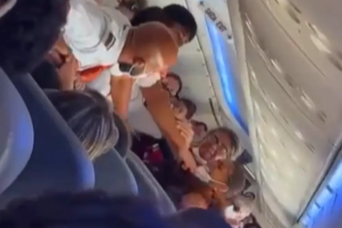 Gol é condenada a pagar R$ 20 mil a mãe e filha agredidas em voo por causa de poltrona