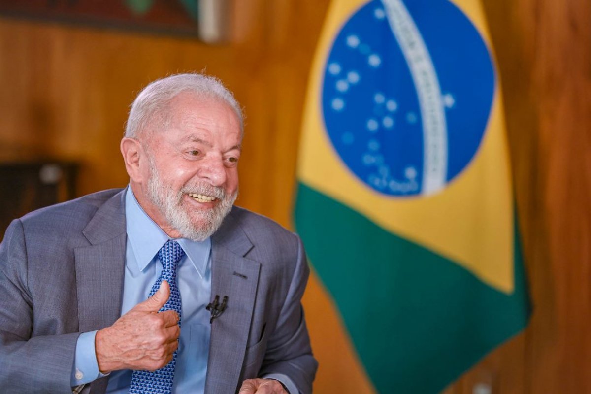 Lula lidera com folga as eleições de 1° turno para 2026, segundo levantamento divulgado pela AtlasIntel Brasil