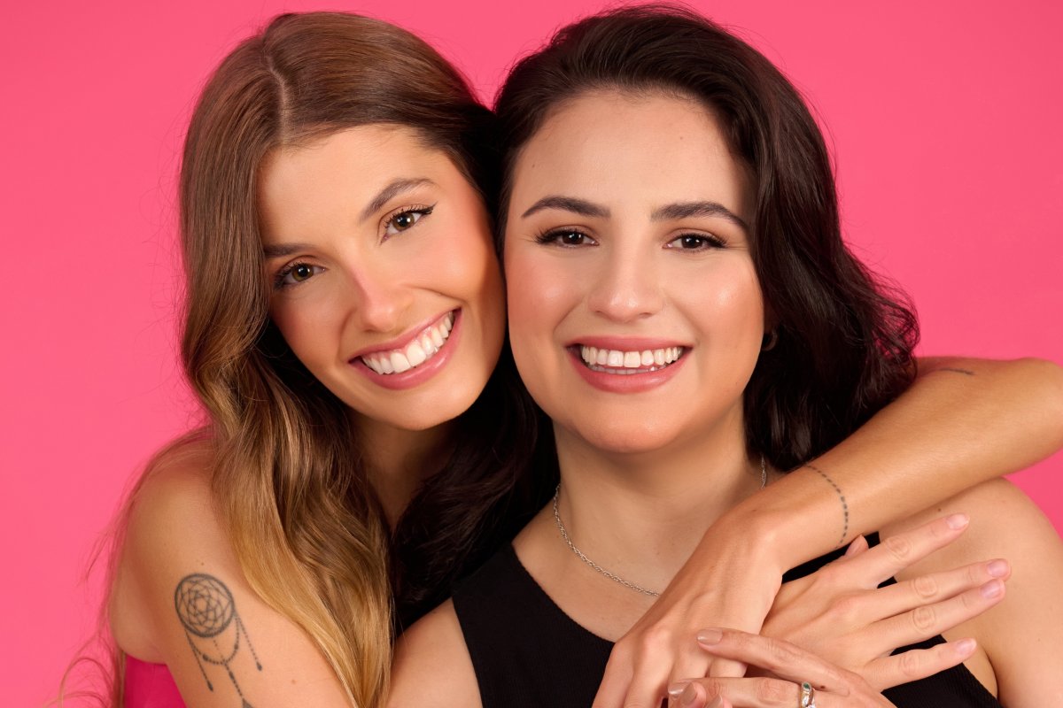 Pela primeira vez Barbie homenageia duas brasileiras PCDs com boneca feita à semelhança!