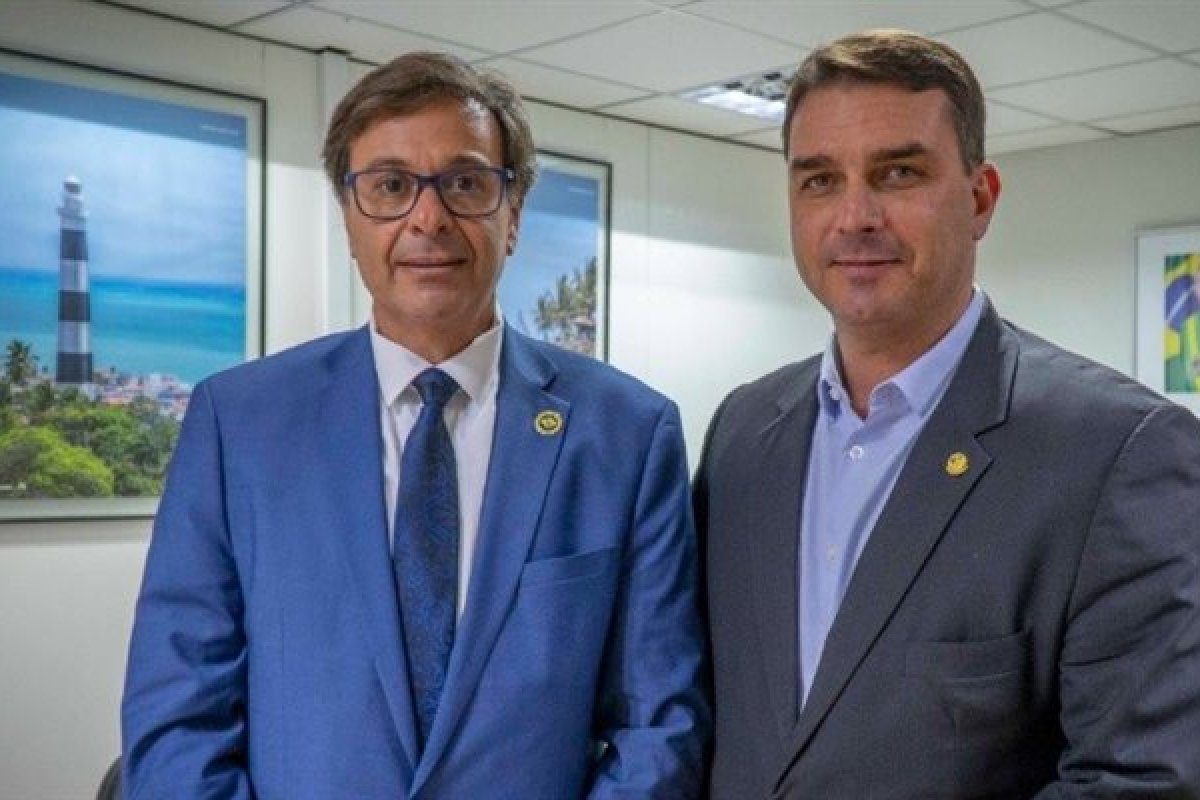 Presidente da Embratur e Flávio Bolsonaro se encontram para viabilizar a vinda de cruzeiros para as cidades brasileiras
